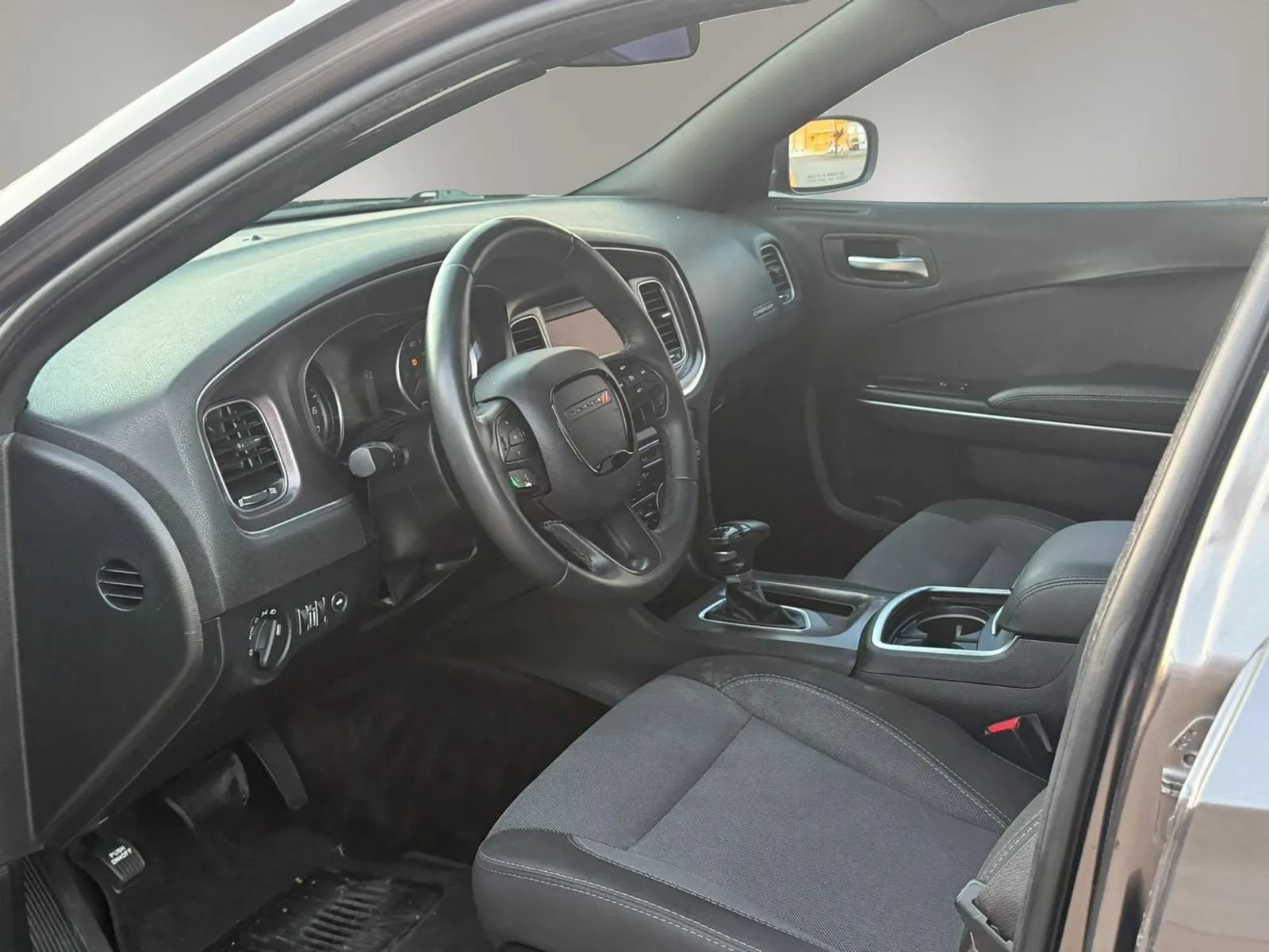 Used 2018 Dodge Charger SXT RWD image 13