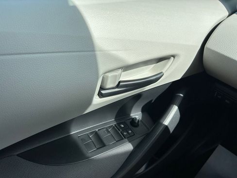 Used 2022 Toyota Corolla LE image 18