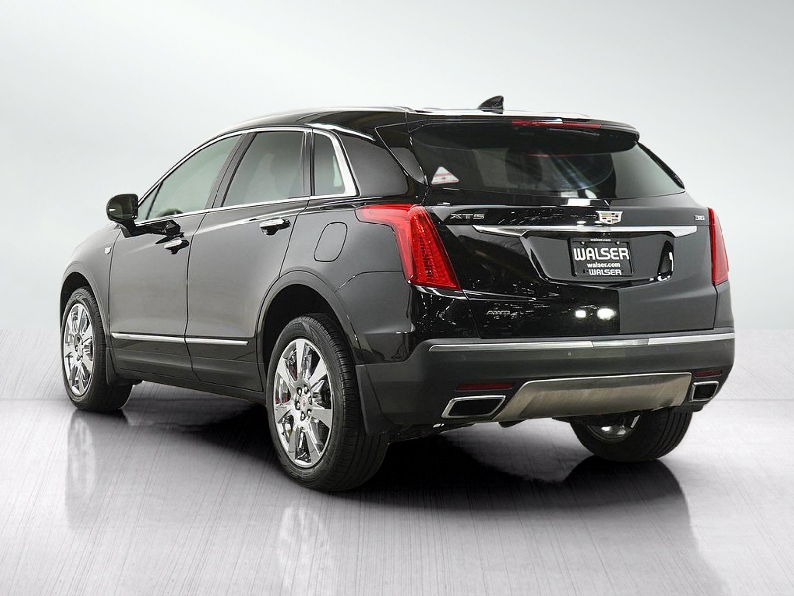 Used 2018 Cadillac XT5 Platinum AWD/4WD image 3