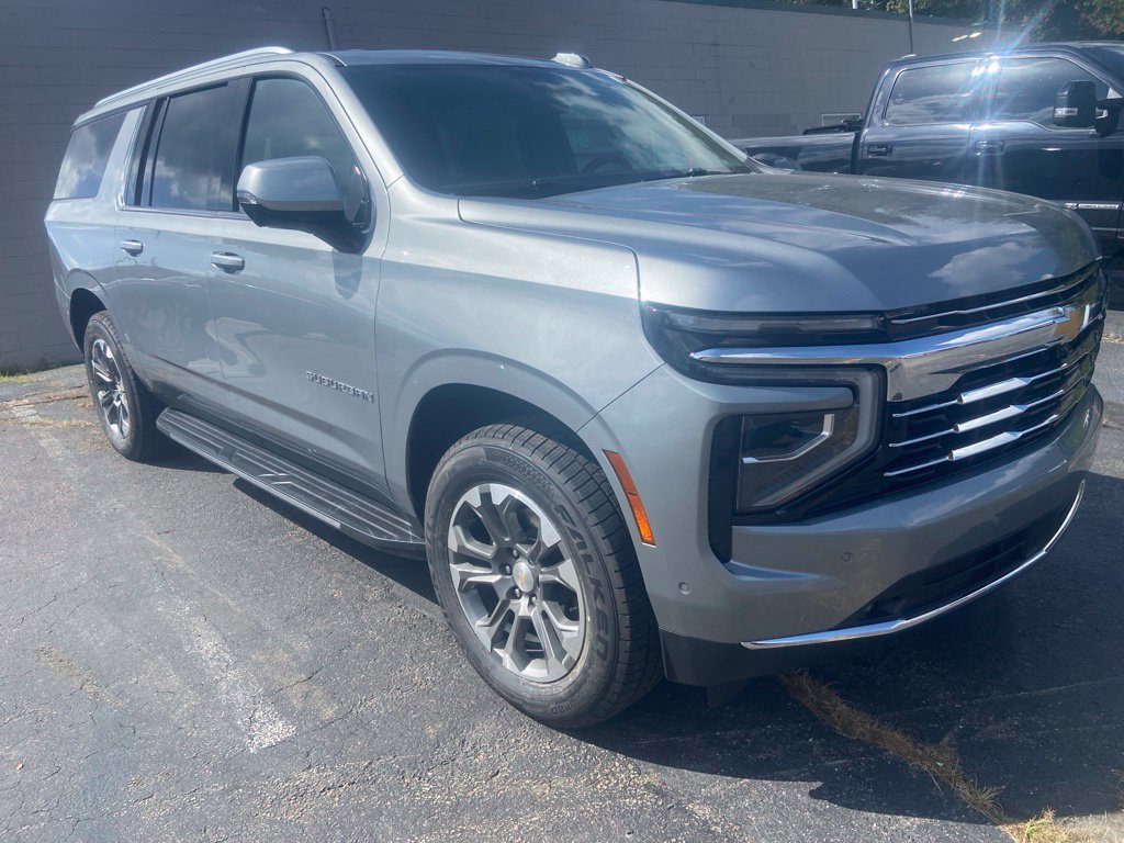 Used 2025 Chevrolet Suburban LT w/ Comfort Package AWD/4WD image 14