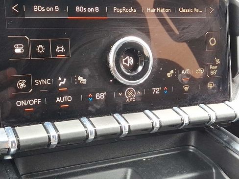 Used 2025 GMC Acadia Elevation AWD/4WD image 15