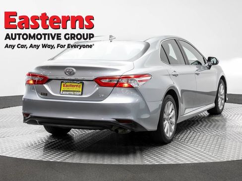 Used 2020 Toyota Camry LE FWD image 5