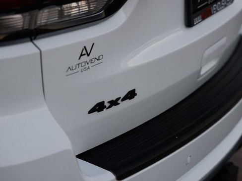 Used 2017 Jeep Grand Cherokee Overland w/ Jeep Active Safety Group image 44