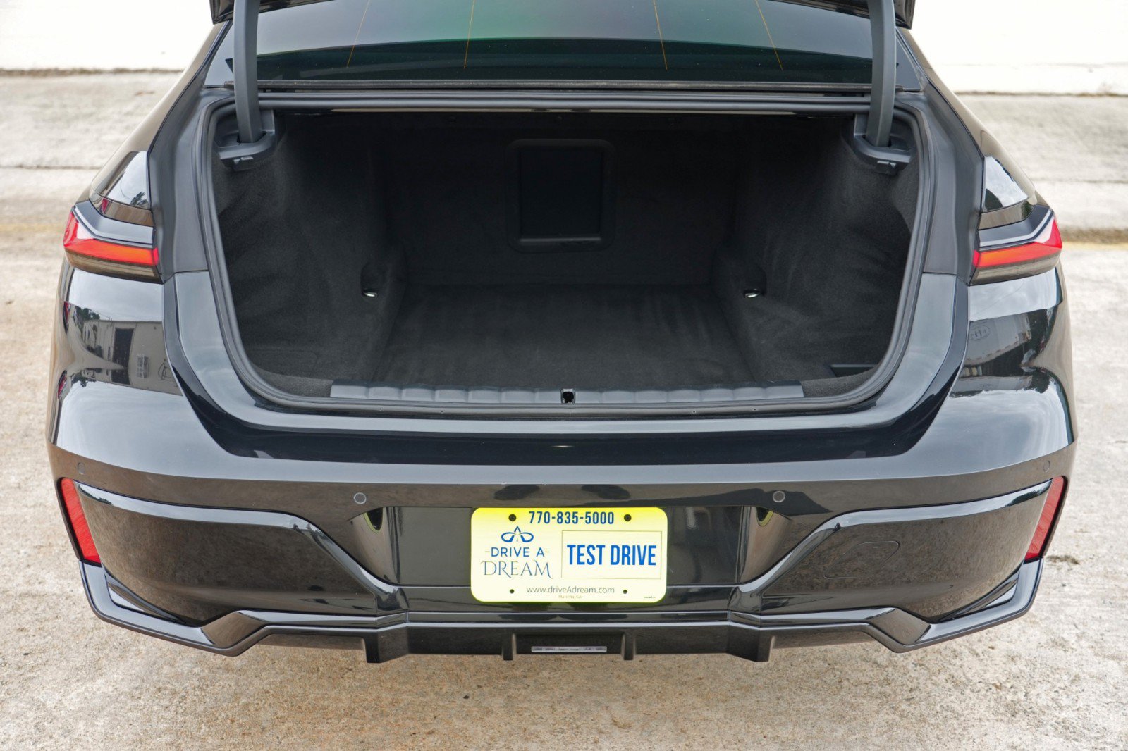 Used 2023 BMW 740i w/ Executive Package RWD image 10