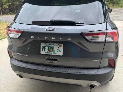 Used 2021 Ford Escape Titanium image 5