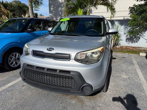 Used 2014 Kia Soul FWD image 1