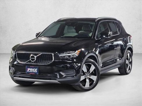 Used 2019 Volvo XC40 T5 Momentum image 1