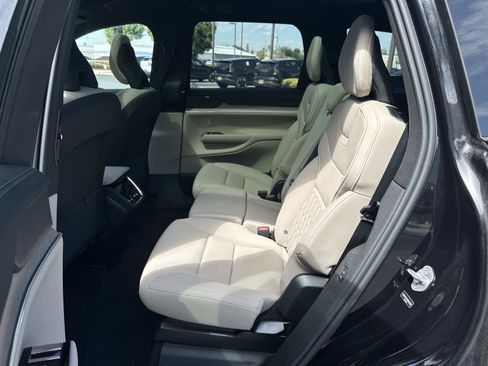New 2025 Volvo EX90 Ultra w/ Protection Package Premier image 17