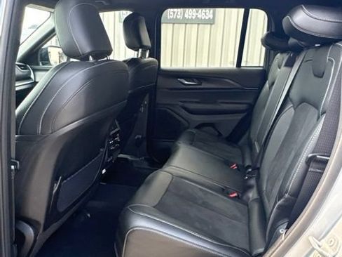 Used 2025 Jeep Grand Cherokee Altitude AWD/4WD image 42