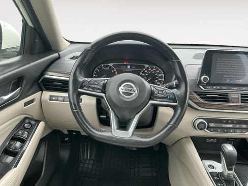 Used 2020 Nissan Altima 2.0 Platinum FWD image 12