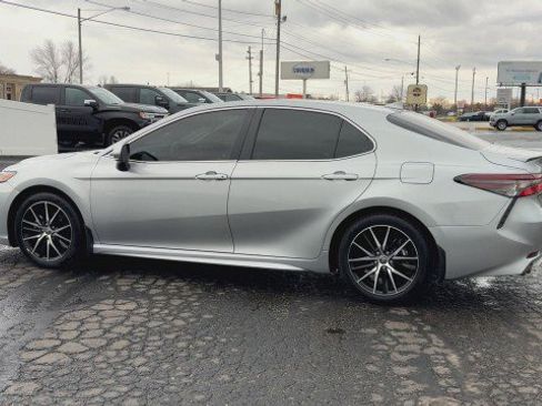 Used 2024 Toyota Camry SE image 6