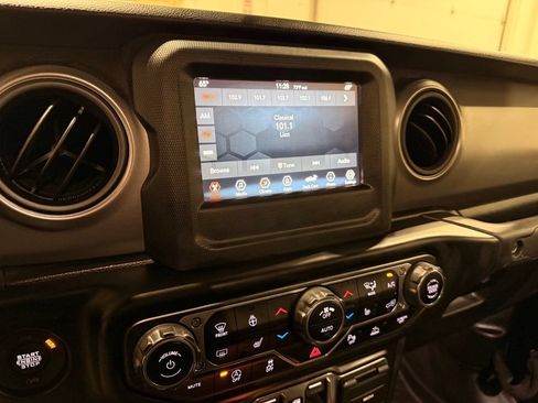 Used 2021 Jeep Gladiator Sport AWD/4WD image 21