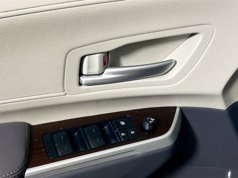 Used 2023 Toyota Sienna XLE image 16