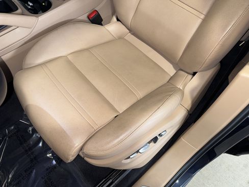 Used 2021 Porsche Cayenne image 34