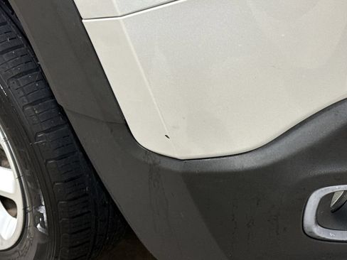 Used 2015 Jeep Renegade Latitude AWD/4WD image 29