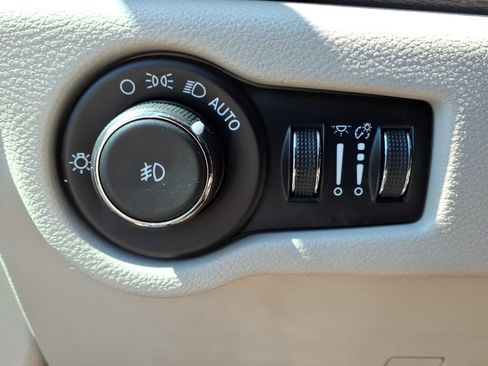 Used 2023 Chrysler Pacifica Limited image 15