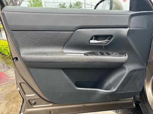 Used 2025 Nissan Kicks SV FWD image 11