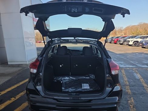 Used 2025 Nissan Kicks Play S image 5