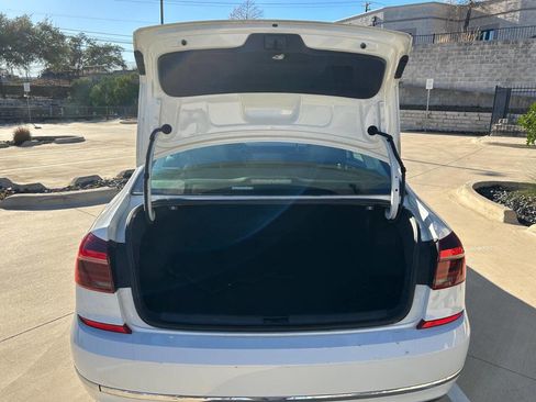 Used 2018 Volkswagen Passat 2.0T SE w/ SE Lighting Package image 36