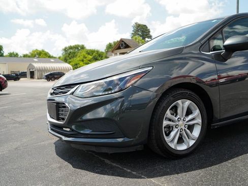 Used 2019 Chevrolet Cruze LT FWD image 16