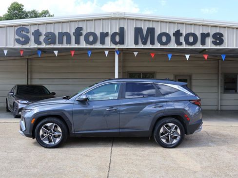 Used 2025 Hyundai Tucson SEL FWD image 2