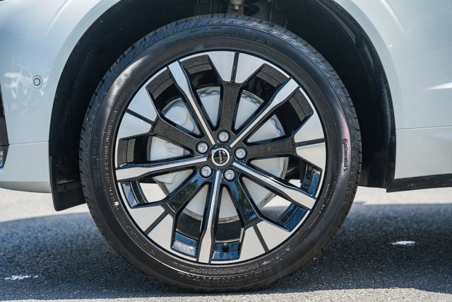 New 2026 Volvo XC60 B5 Plus AWD/4WD image 18