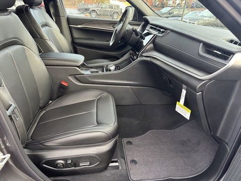 New 2025 Jeep Grand Cherokee Limited w/ Luxury Tech Group II image 13