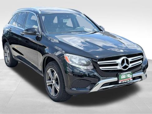 Used 2017 Mercedes-Benz GLC 300 4MATIC image 3