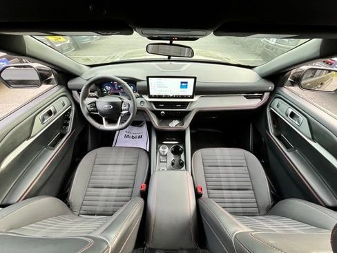 Used 2025 Ford Explorer ST-Line w/ ST-Line Street Pack AWD/4WD image 28