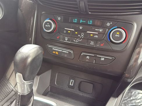 Used 2018 Ford Escape SE w/ SE Sport Appearance Package AWD/4WD image 33