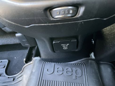 Used 2016 Jeep Cherokee Limited image 31