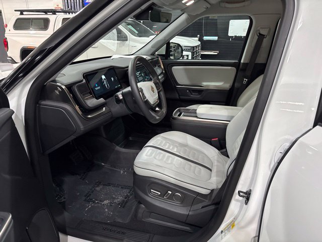 Used 2025 Rivian R1S Adventure Dual AWD/4WD image 12