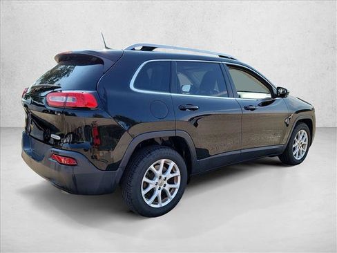 Used 2017 Jeep Cherokee Latitude w/ Safety/Convenience Group FWD image 5