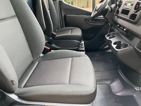 Used 2025 Mercedes-Benz Sprinter 2500 image 39