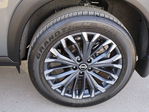 Used 2025 Nissan Rogue SL w/ Tech Package image 42