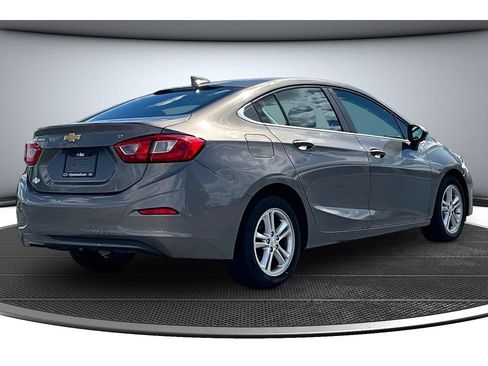 Used 2018 Chevrolet Cruze LT FWD image 15