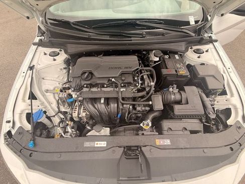 Used 2025 Hyundai Elantra Sport FWD image 21