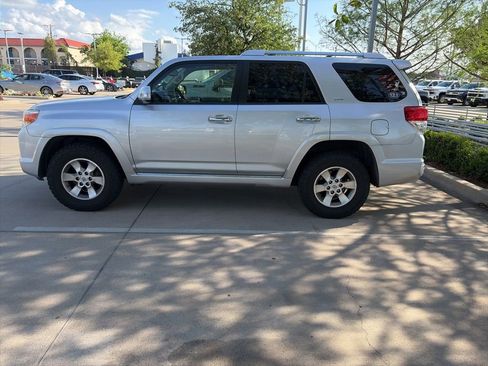 Used 2012 Toyota 4Runner SR5 w/ Convenience Pkg image 11