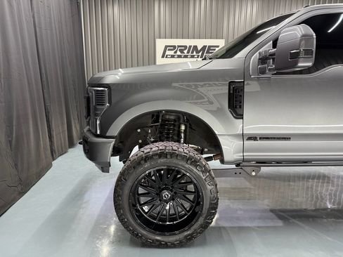 Used 2022 Ford F250 Lariat w/ Black Appearance Package image 8