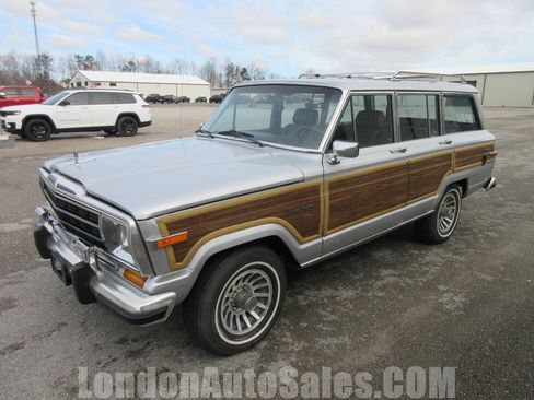 Used 1989 Jeep Grand Wagoneer AWD/4WD image 2
