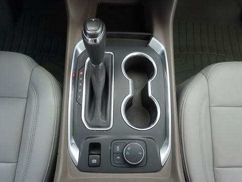 Used 2020 Chevrolet Traverse LT w/ LT Premium Package image 16