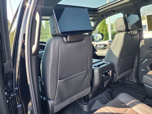 New 2026 Chevrolet Suburban High Country AWD/4WD image 15