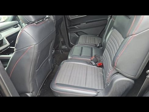 Used 2025 Ford Explorer ST-Line w/ ST-Line Street Pack AWD/4WD image 7