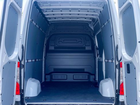 New 2025 Mercedes-Benz Sprinter 2500 image 25