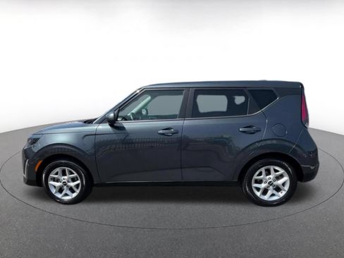 Used 2025 Kia Soul LX w/ LX Technology Package FWD image 9