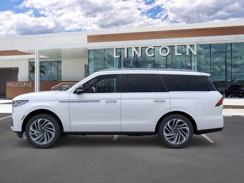 New 2026 Lincoln Navigator Reserve AWD/4WD image 3