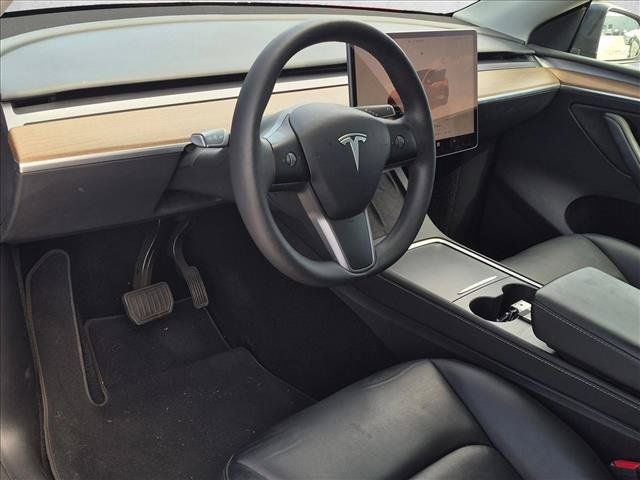 Used 2024 Tesla Model Y Long Range RWD image 9