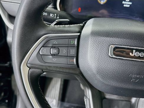 Used 2025 Jeep Grand Cherokee Laredo X AWD/4WD image 21