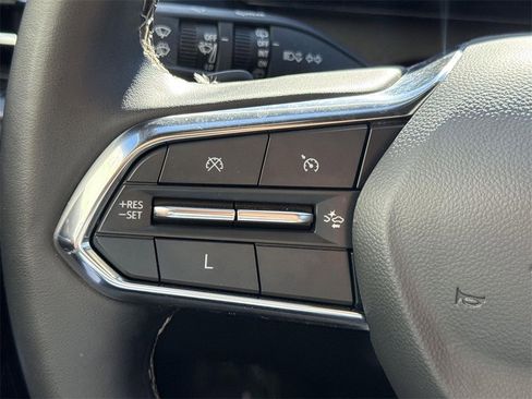 Used 2024 Chevrolet Traverse LT image 34