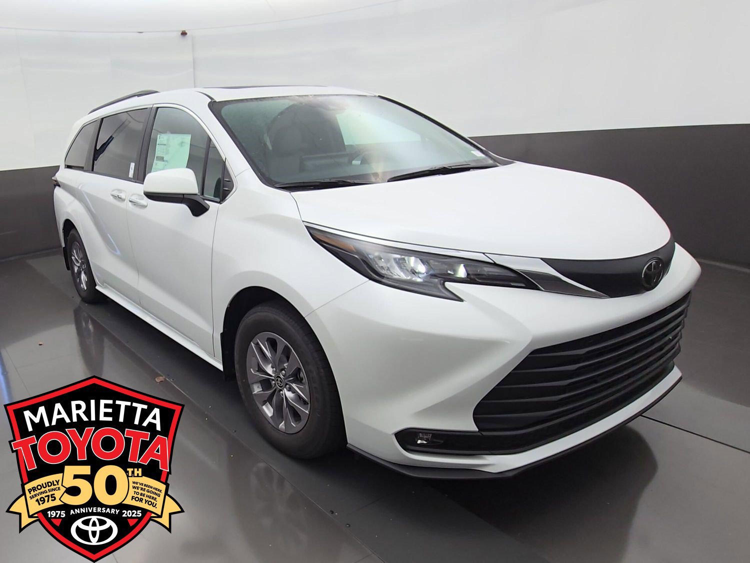 New 2026 Toyota Sienna XLE FWD image 1